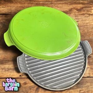 Le Creuset #32 Lime Green Cast Iron Bistro Round Grill 12.5” Pan